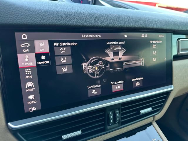 Used 2021 Porsche Cayenne image 40