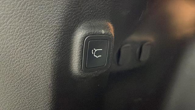 Used 2021 Jeep Cherokee Limited AWD/4WD image 32