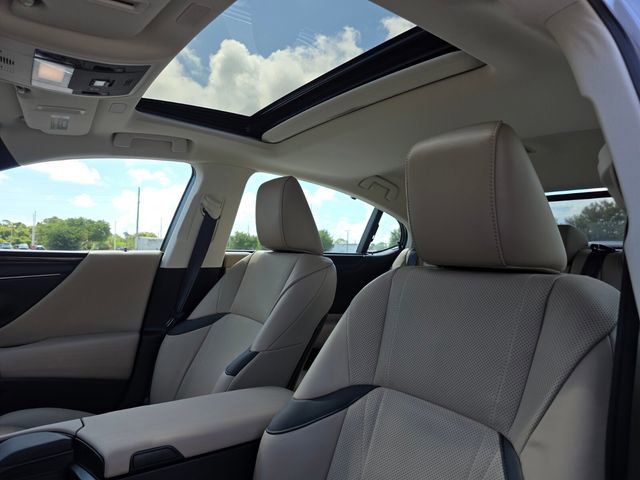 Used 2019 Lexus ES 300h Ultra Luxury w/ Accessory Package 2 FWD image 21