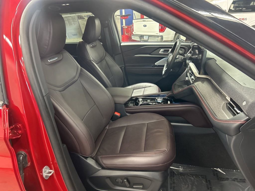 Certified 2025 Ford Explorer Platinum image 9