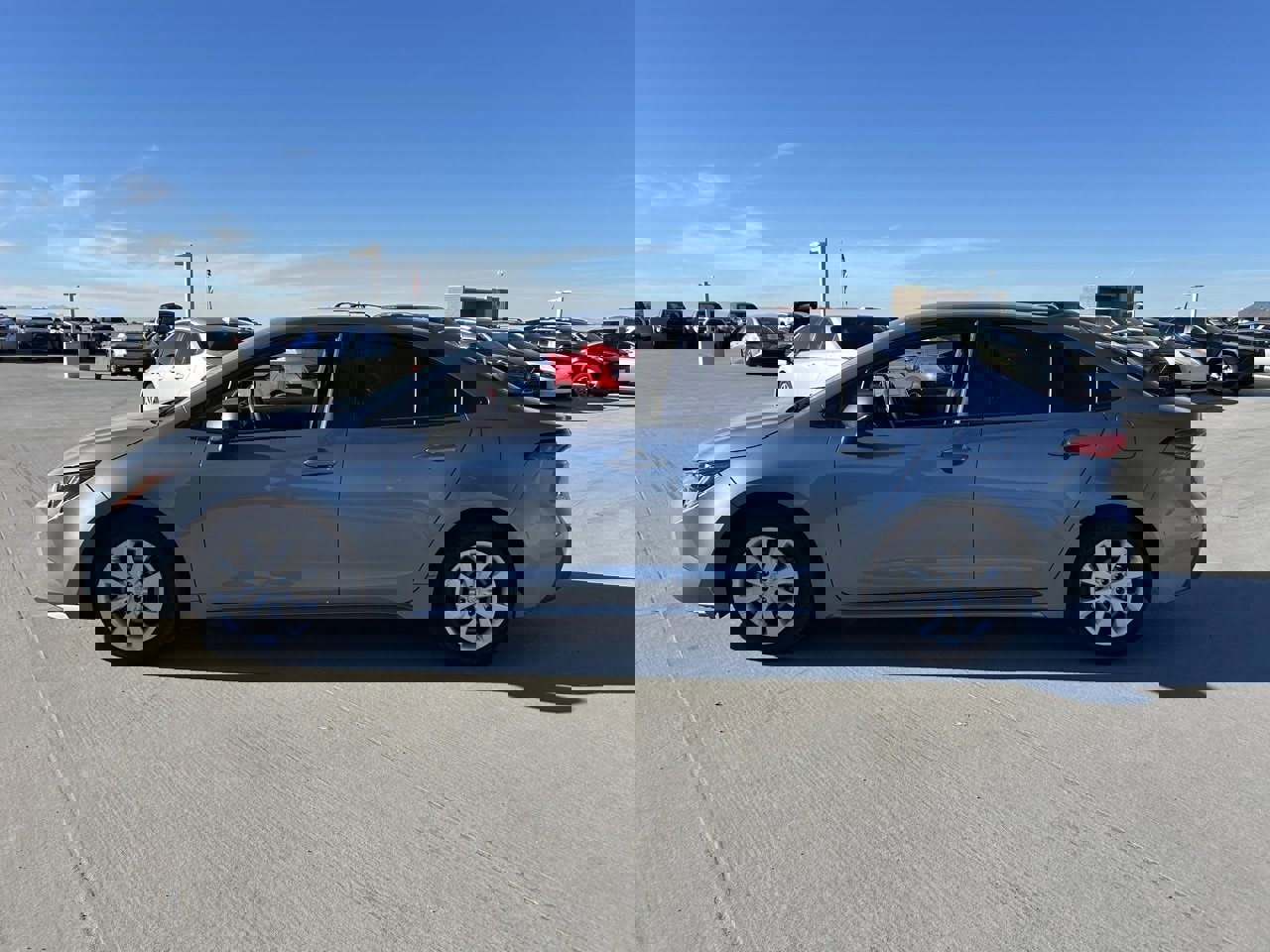 Used 2021 Toyota Corolla LE image 5