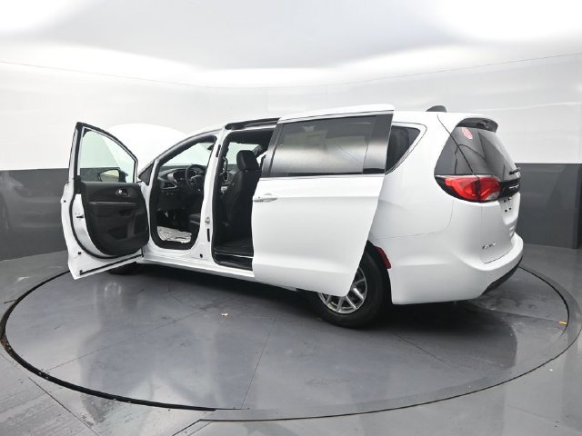 New 2027 Chrysler Pacifica LX FWD image 30
