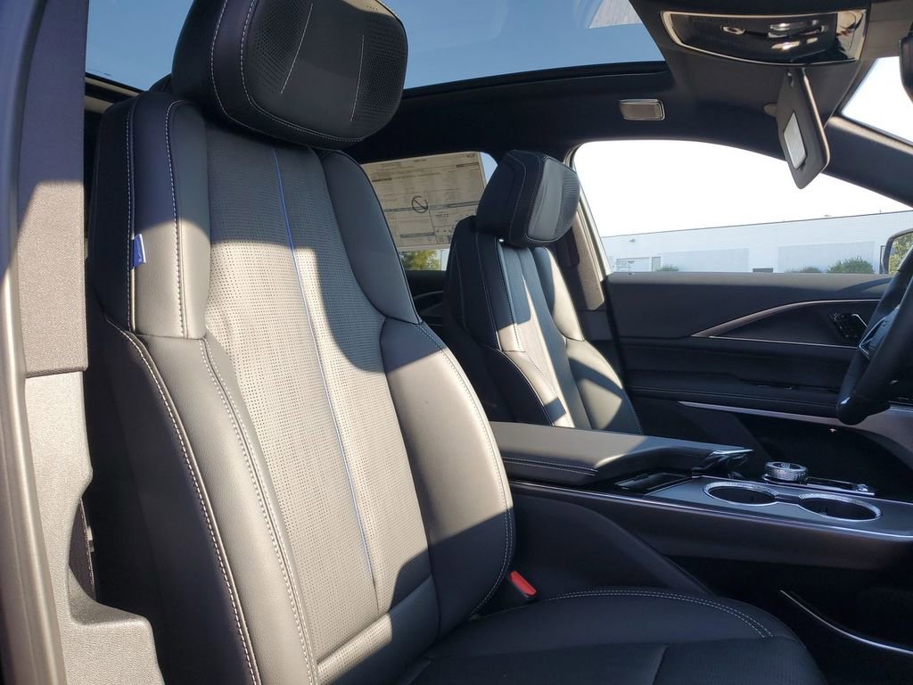 New 2026 Cadillac Lyriq V image 28