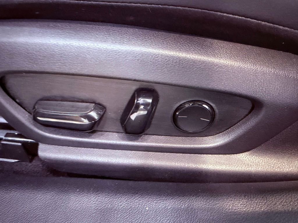 Certified 2020 Lexus ES 300h w/ Premium Package image 20