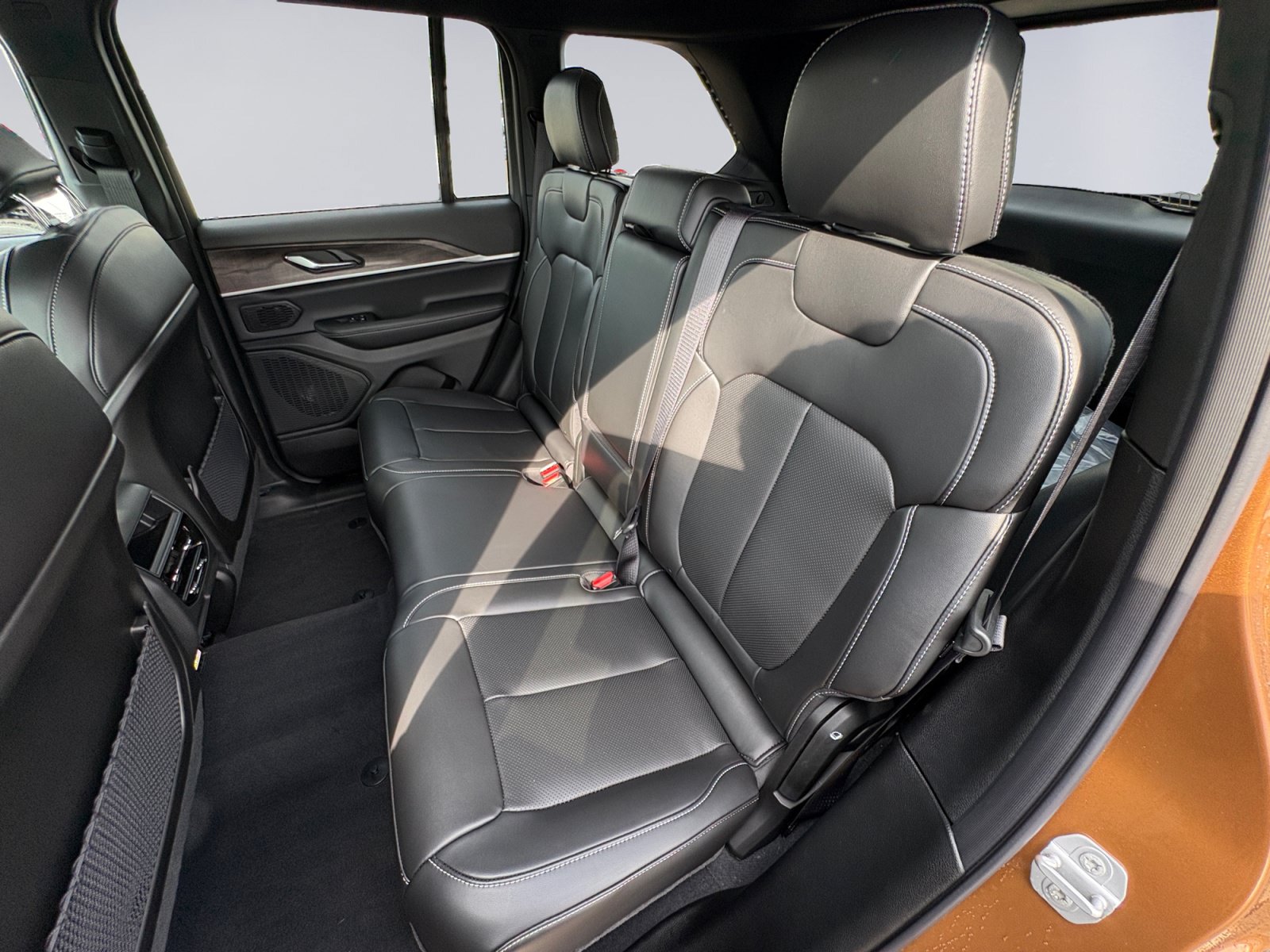 New 2027 Jeep Grand Cherokee Limited AWD/4WD image 13