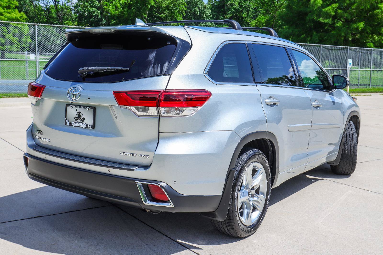 Used 2017 Toyota Highlander Limited AWD/4WD image 21