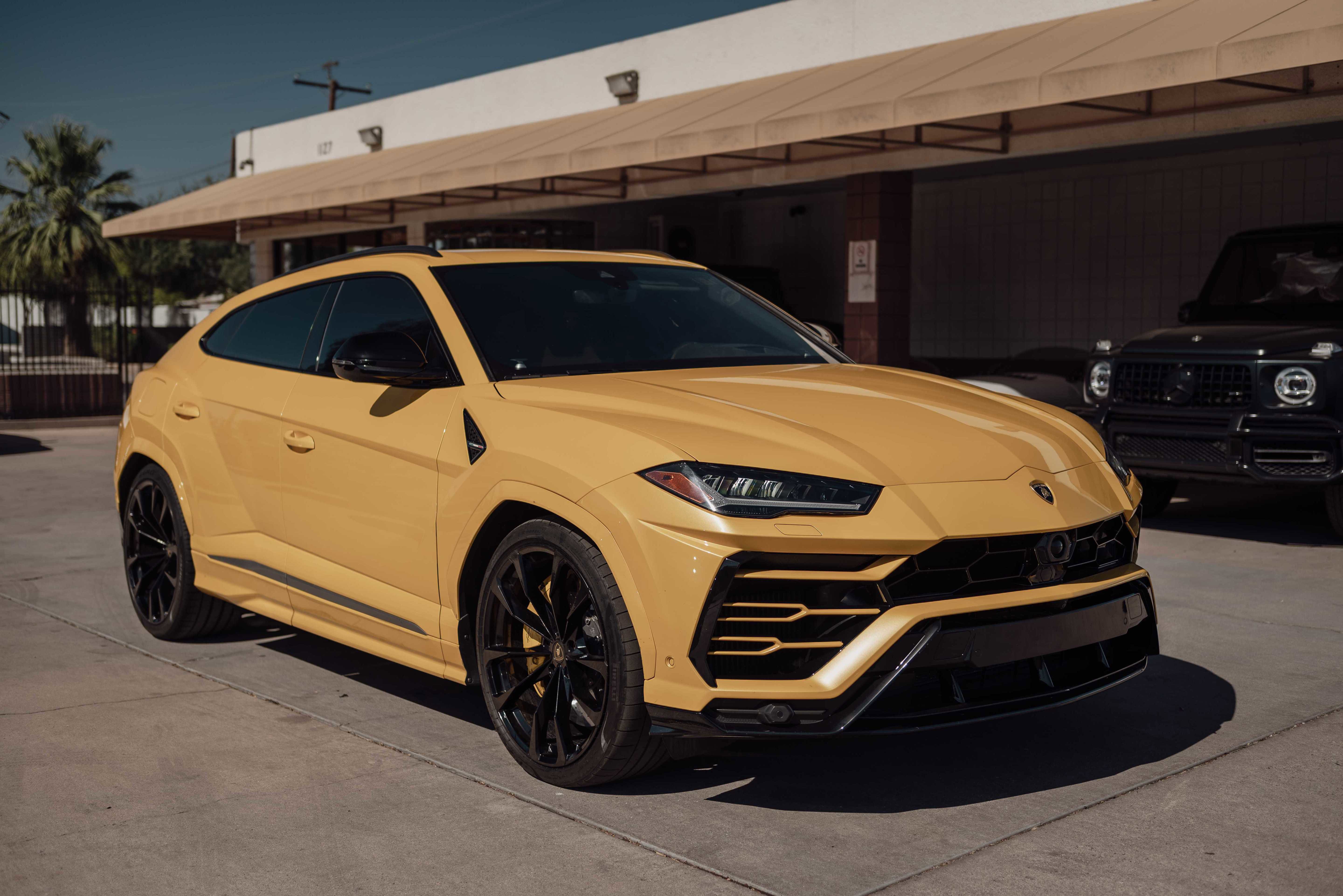 Used 2021 Lamborghini Urus AWD/4WD image 3