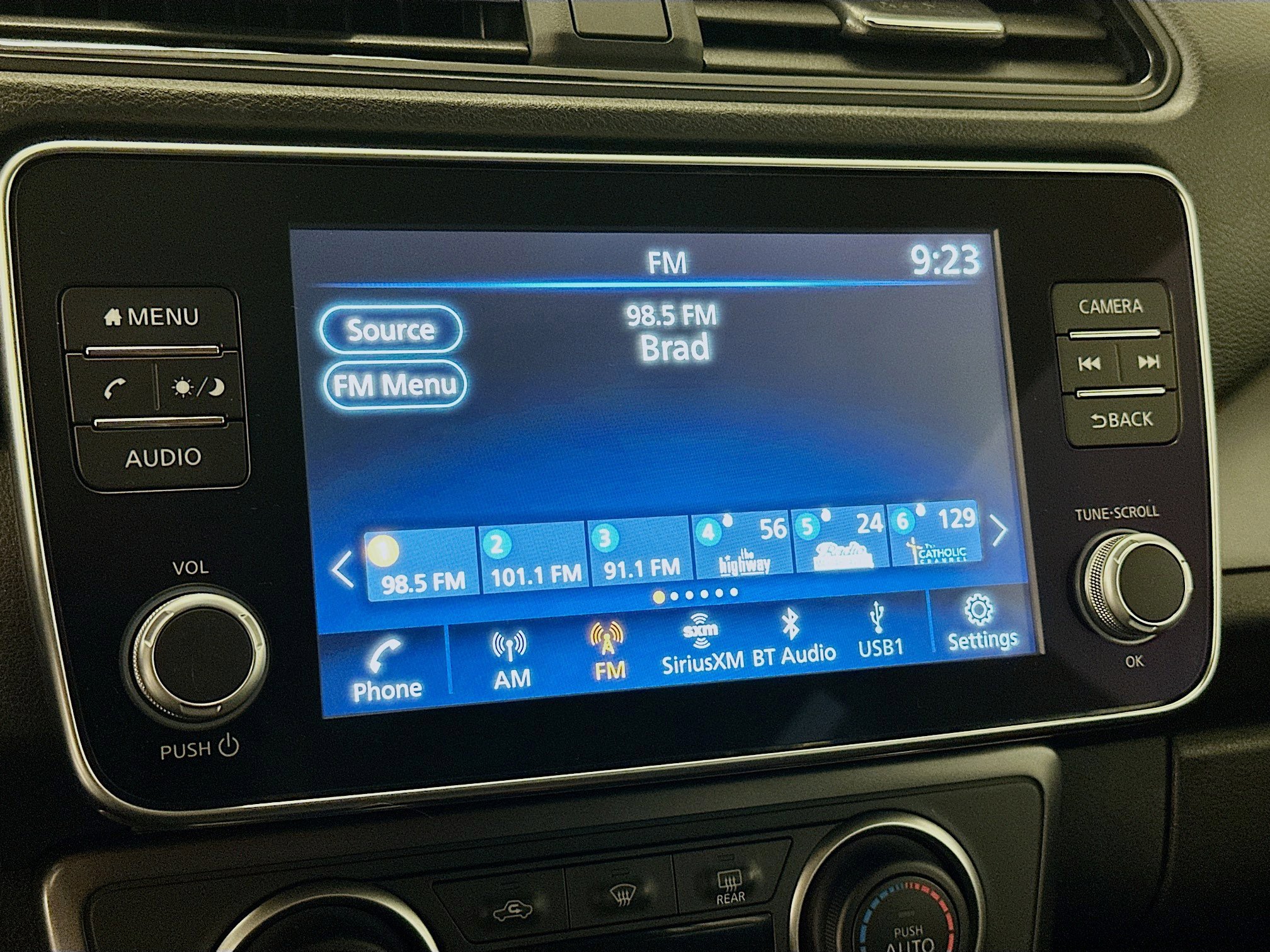 Used 2025 Nissan Leaf S image 21