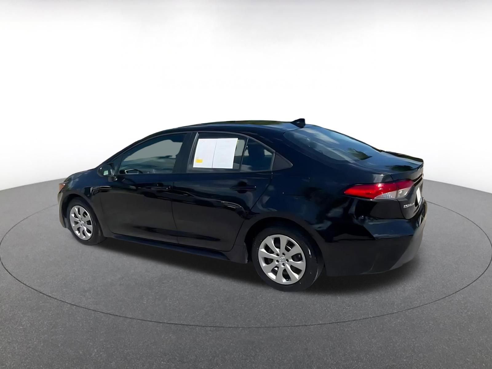 Used 2025 Toyota Corolla LE FWD image 10
