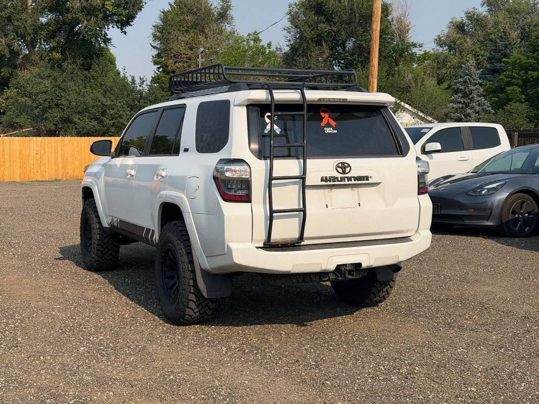 Used 2016 Toyota 4Runner SR5 AWD/4WD image 3