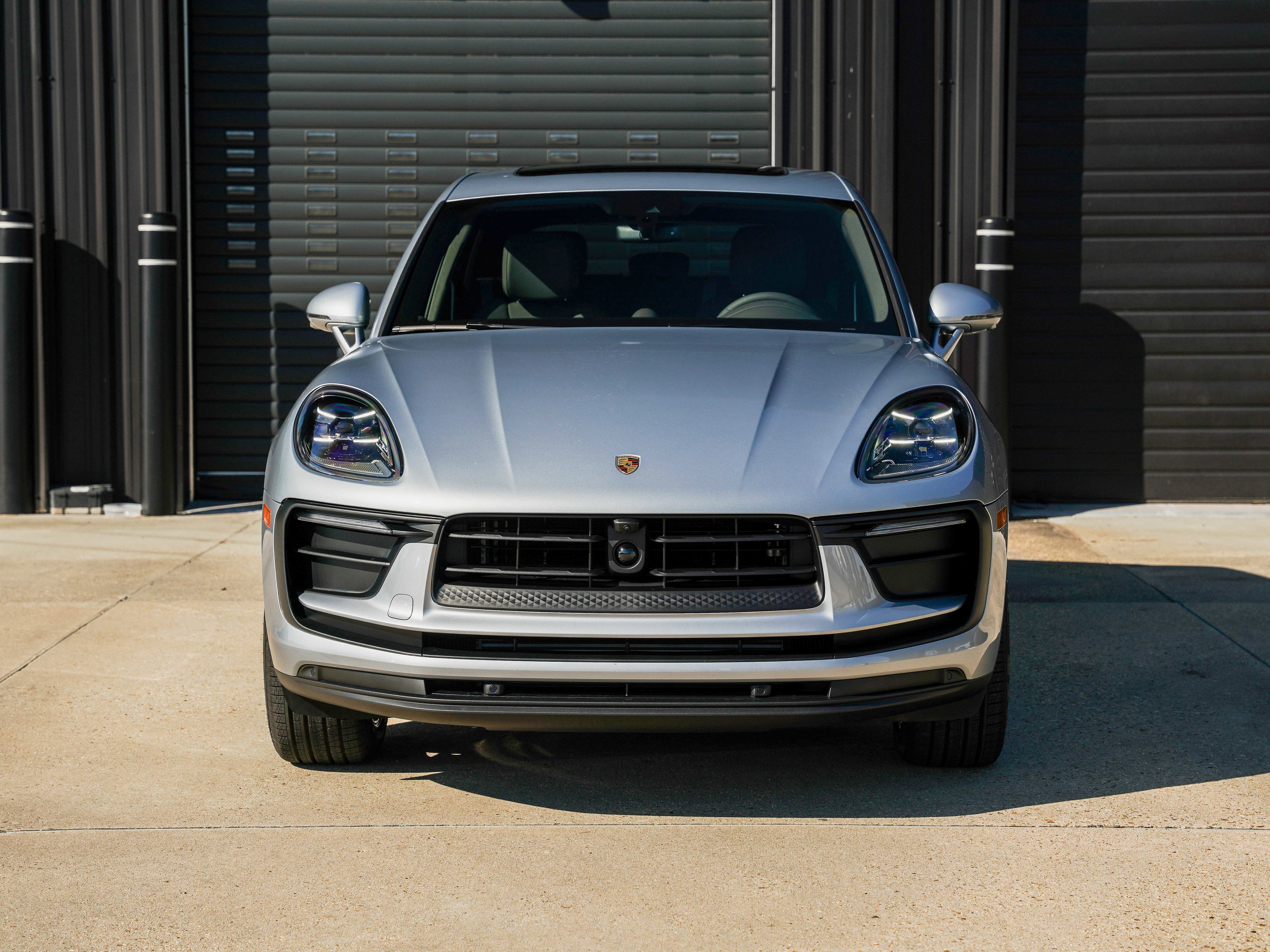 Certified 2025 Porsche Macan image 6