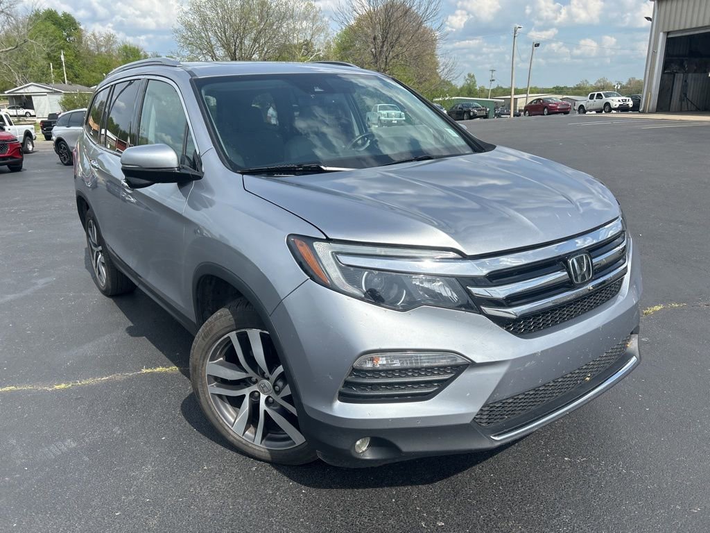 Used 2017 Honda Pilot Touring image 1