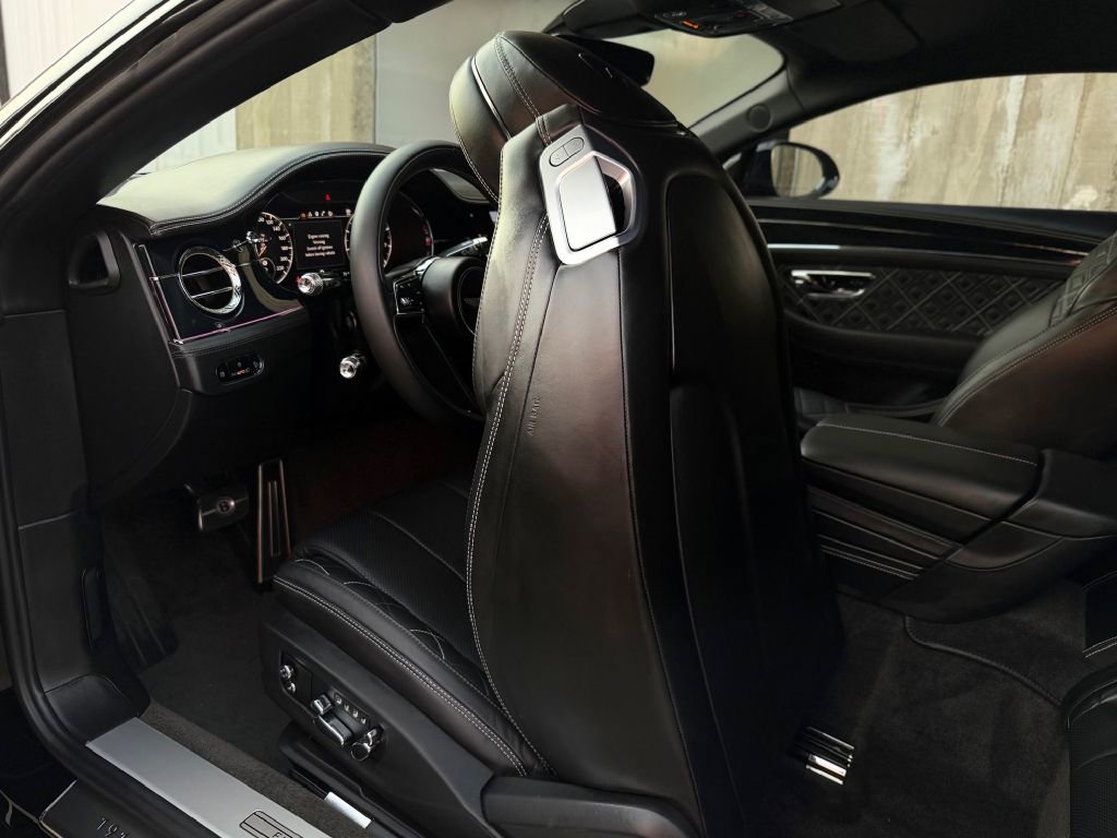 Used 2020 Bentley Continental GT V8 image 25