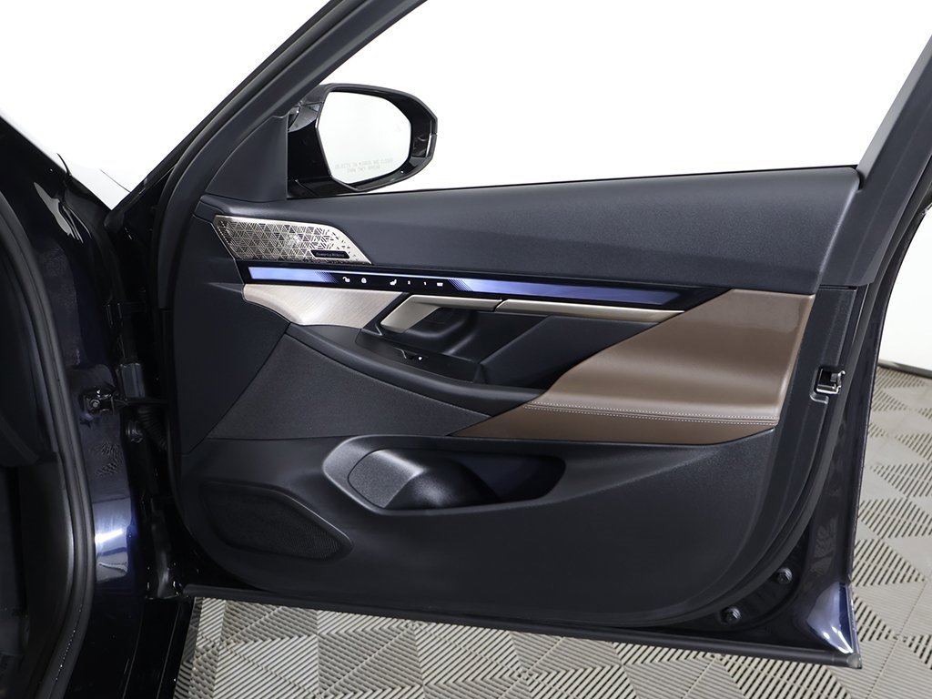 Used 2024 BMW i5 M60 w/ Premium Package image 29