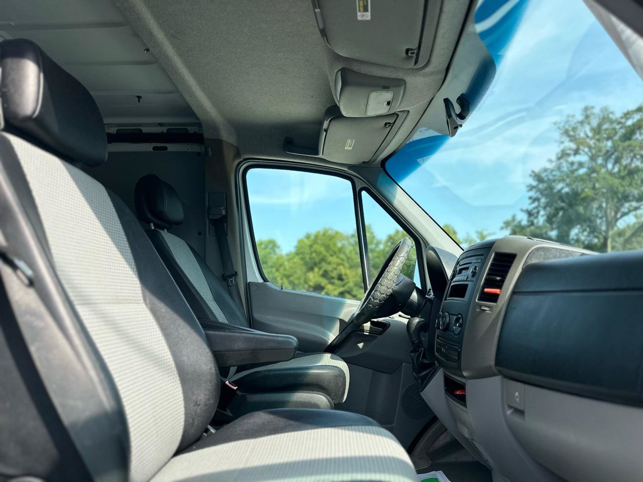 Used 2008 Dodge Sprinter 2500 RWD image 12