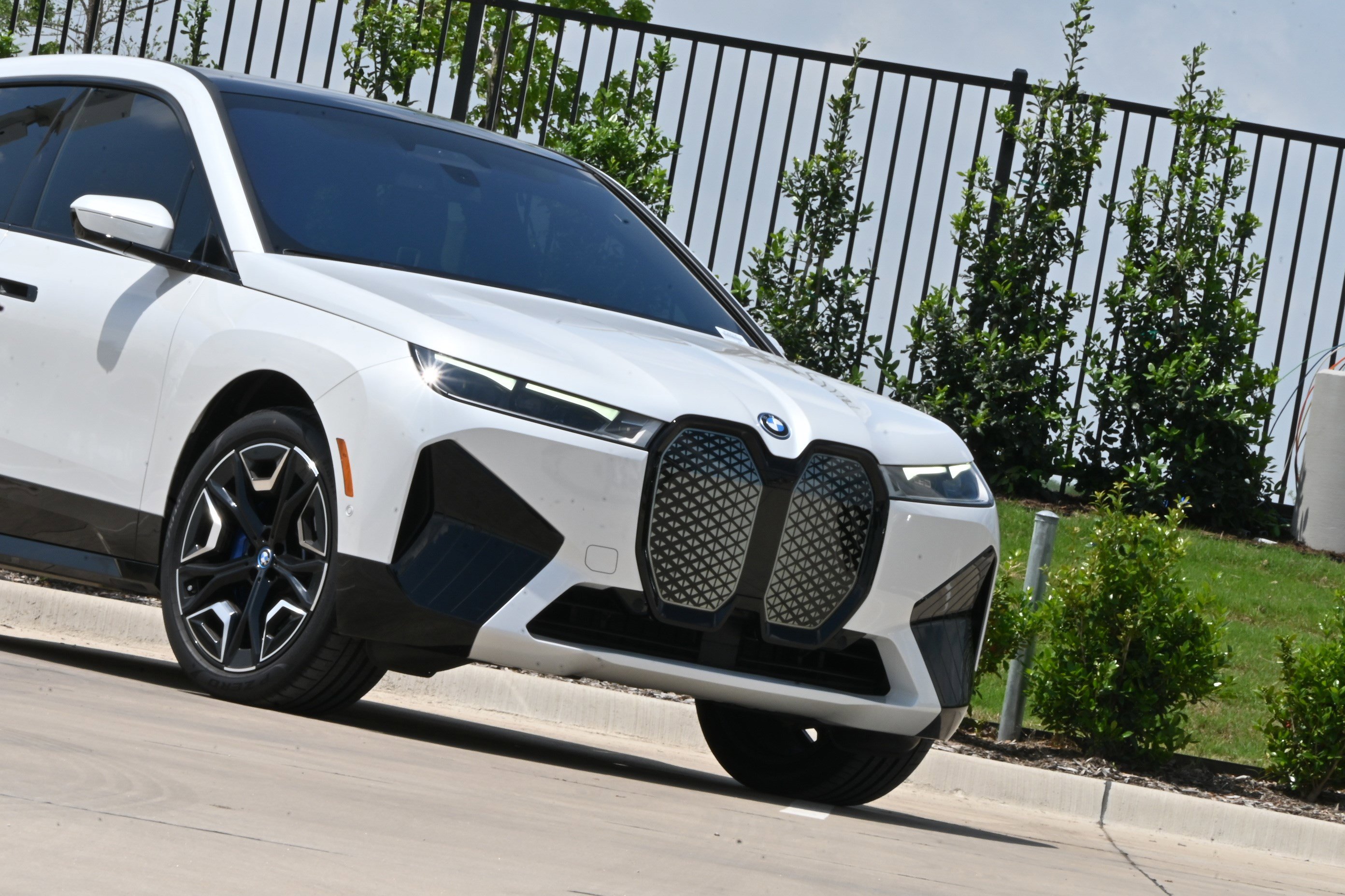 Certified 2024 BMW iX xDrive50 w/ Sport Package AWD/4WD image 39