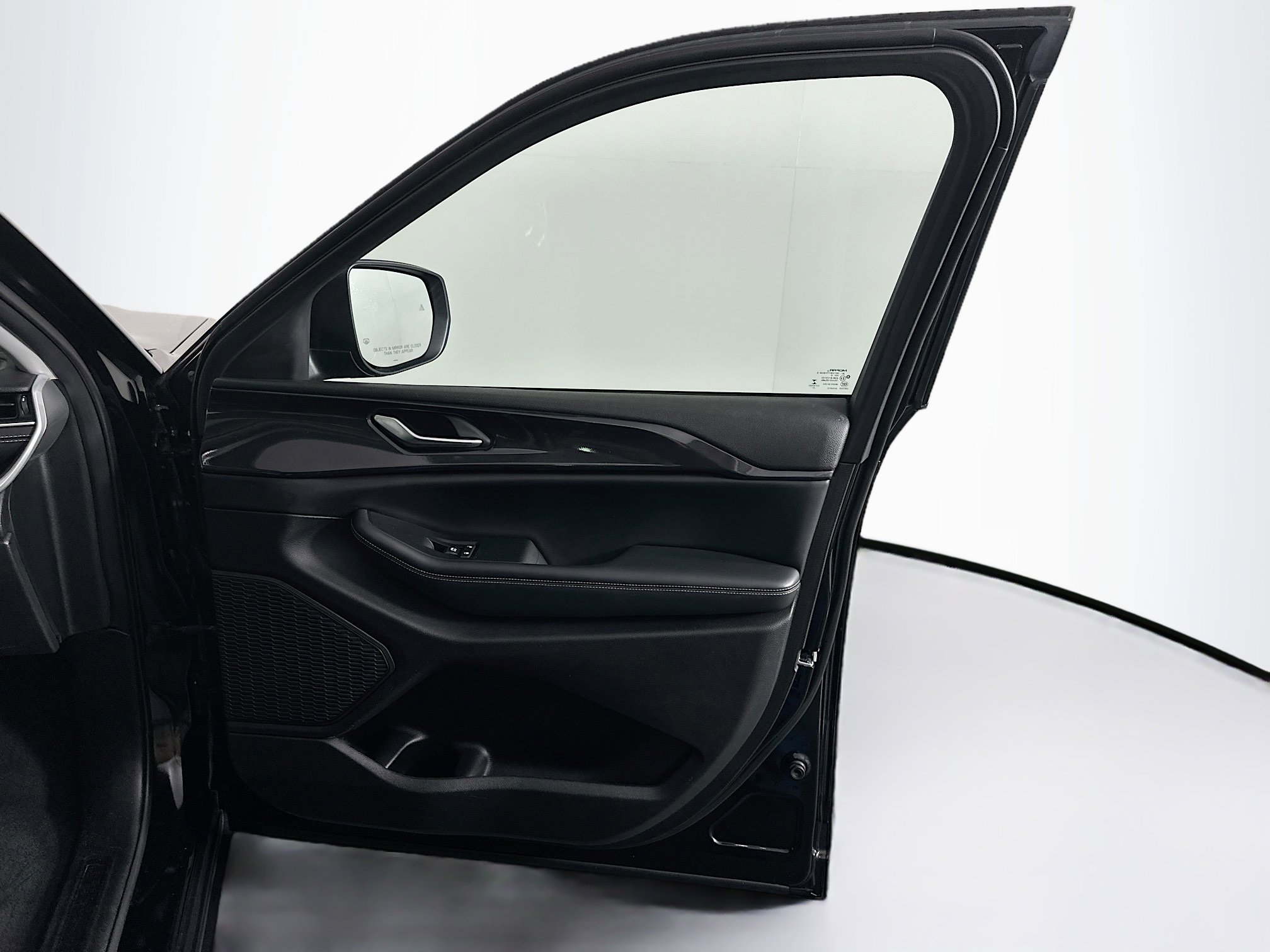 Used 2023 Jeep Grand Cherokee Laredo image 31