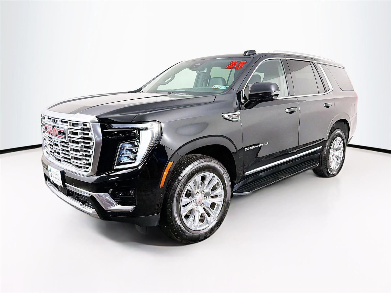 Used 2025 GMC Yukon Denali AWD/4WD image 3