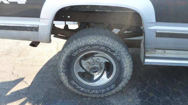 Used 1992 Chevrolet Silverado 2500 4x4 Regular Cab image 8