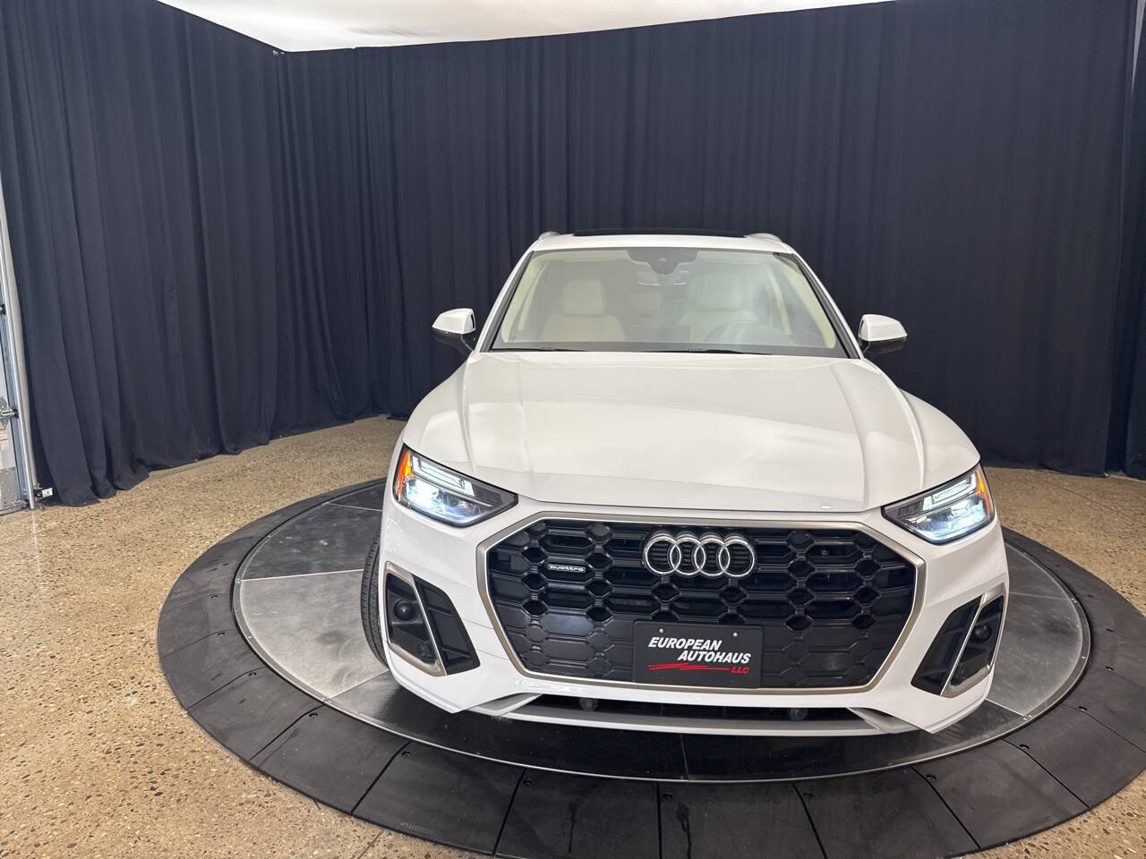 Used 2024 Audi Q5 2.0T Premium w/ Convenience Package AWD/4WD image 10