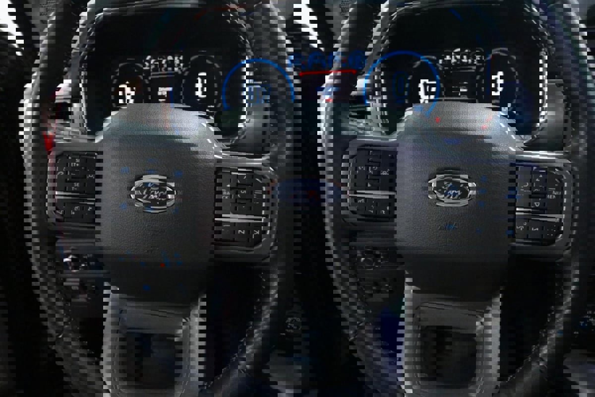 Used 2023 Ford F150 Lariat w/ FX4 Off-Road Package image 17