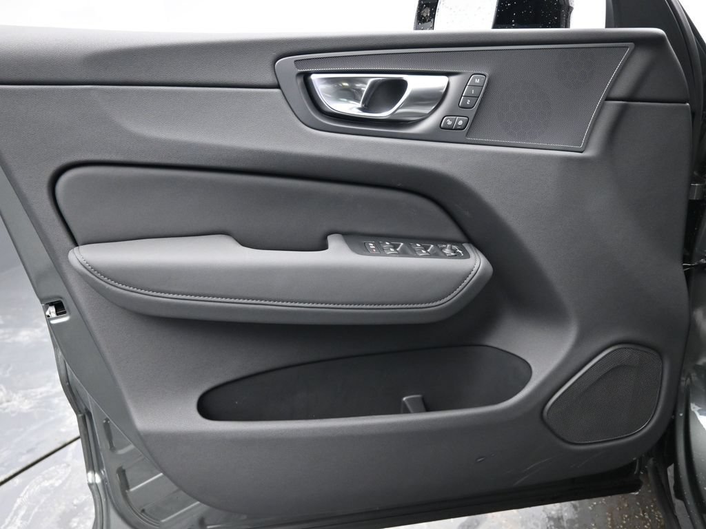 New 2026 Volvo XC60 B5 Core w/ Protection Package Premier AWD/4WD image 18