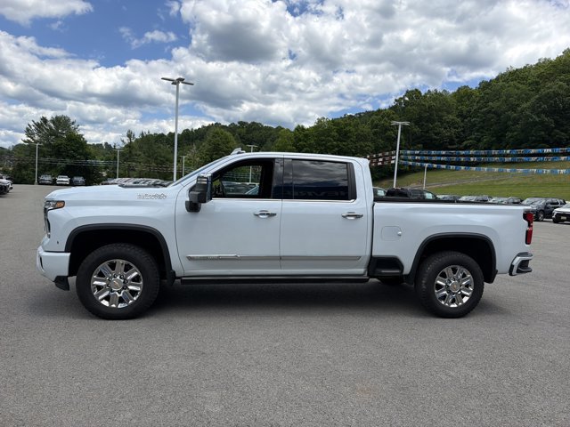 Used 2026 Chevrolet Silverado 2500 High Country w/ High Country Premium Package AWD/4WD image 8