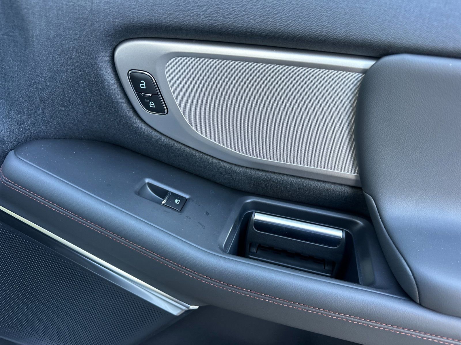 New 2025 Ford Expedition Active image 21