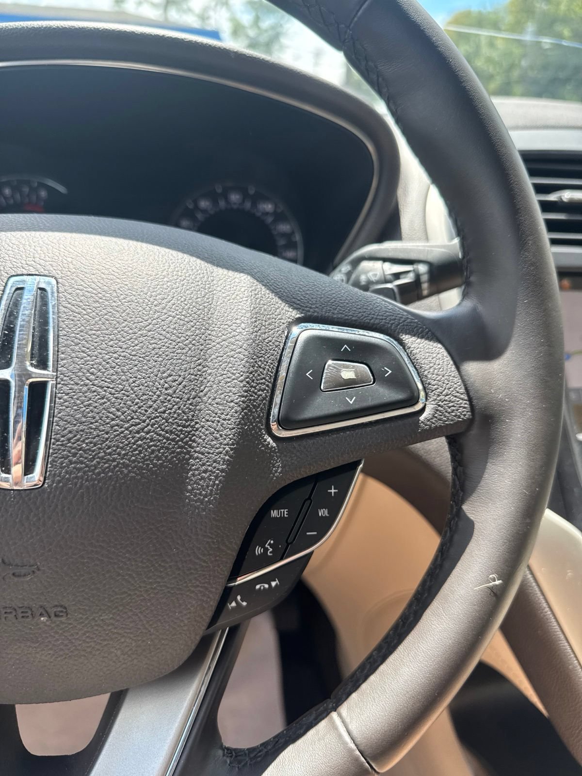 Used 2019 Lincoln MKC Reserve FWD image 25