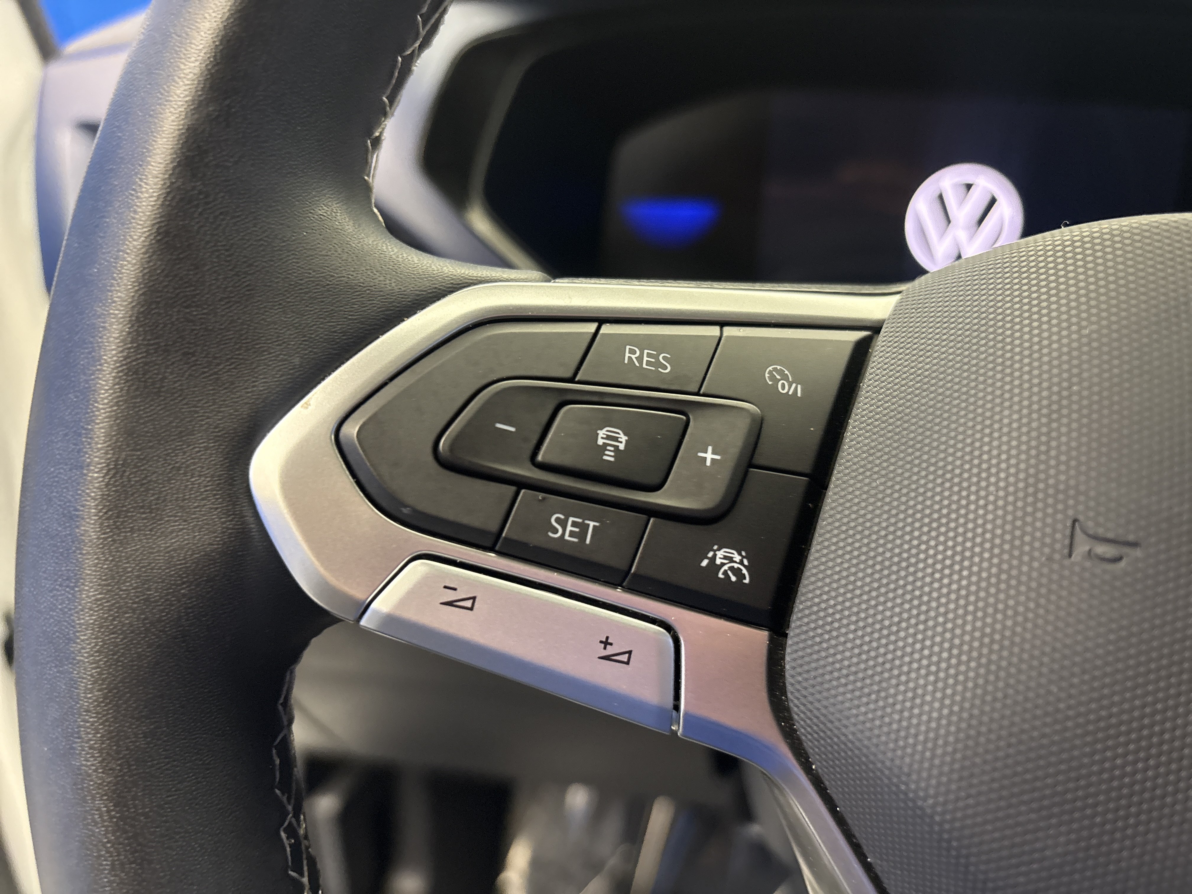 Certified 2023 Volkswagen Taos SE w/ Panoramic Sunroof Package FWD image 15