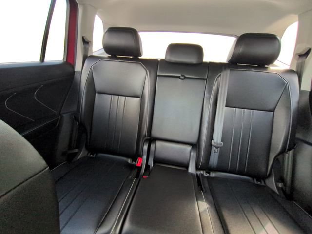 Used 2024 Volkswagen Tiguan SE w/ Panoramic Sunroof Package image 21