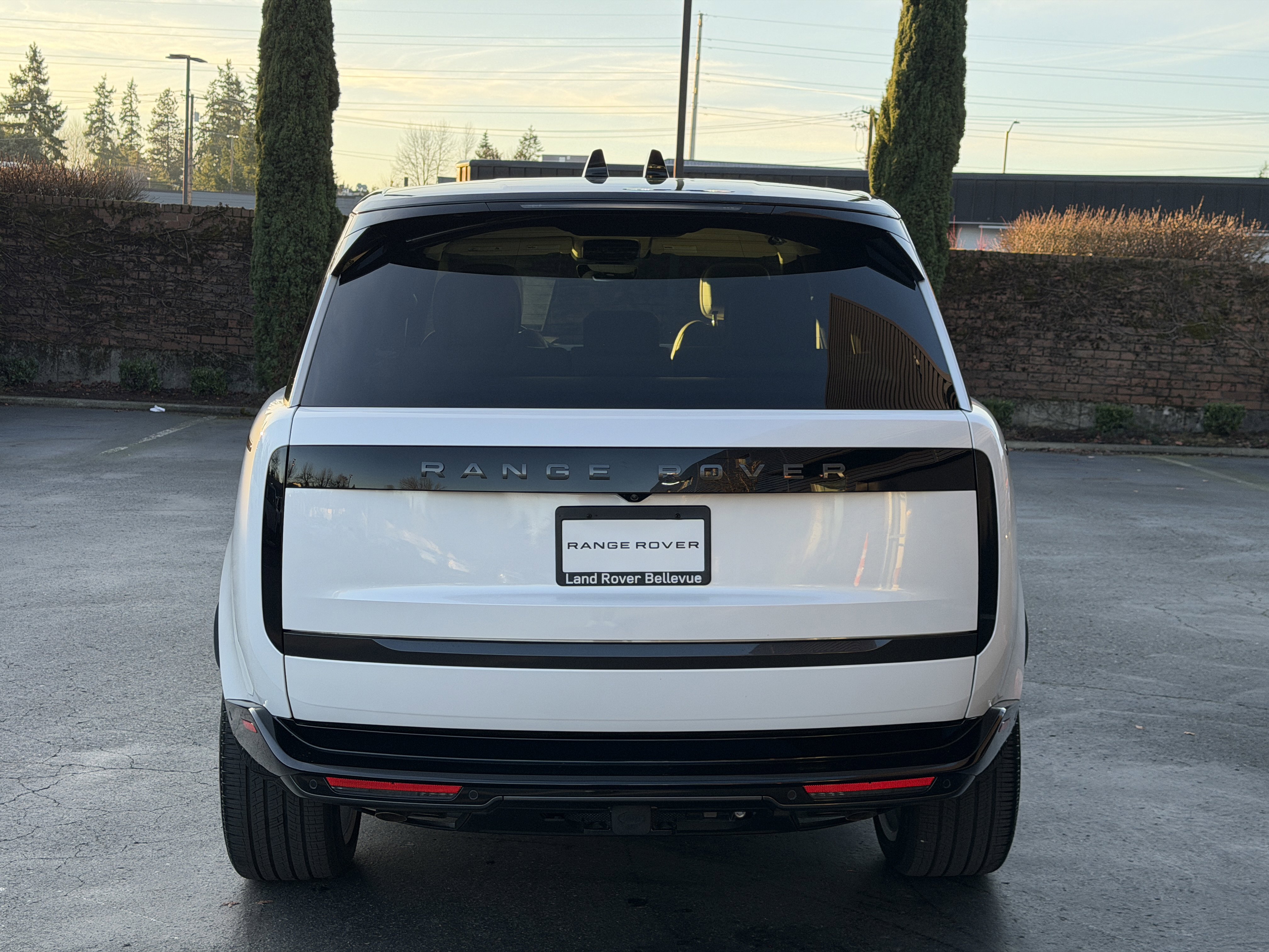 New 2025 Land Rover Range Rover Long Wheelbase SE image 7