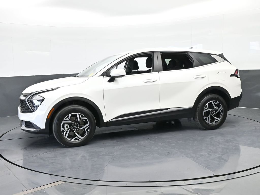 Used 2023 Kia Sportage LX image 2