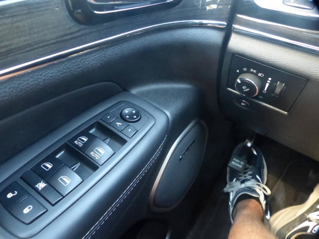 Used 2019 Jeep Grand Cherokee Overland AWD/4WD image 28