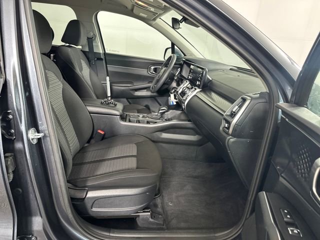 Used 2022 Kia Sorento LX image 28