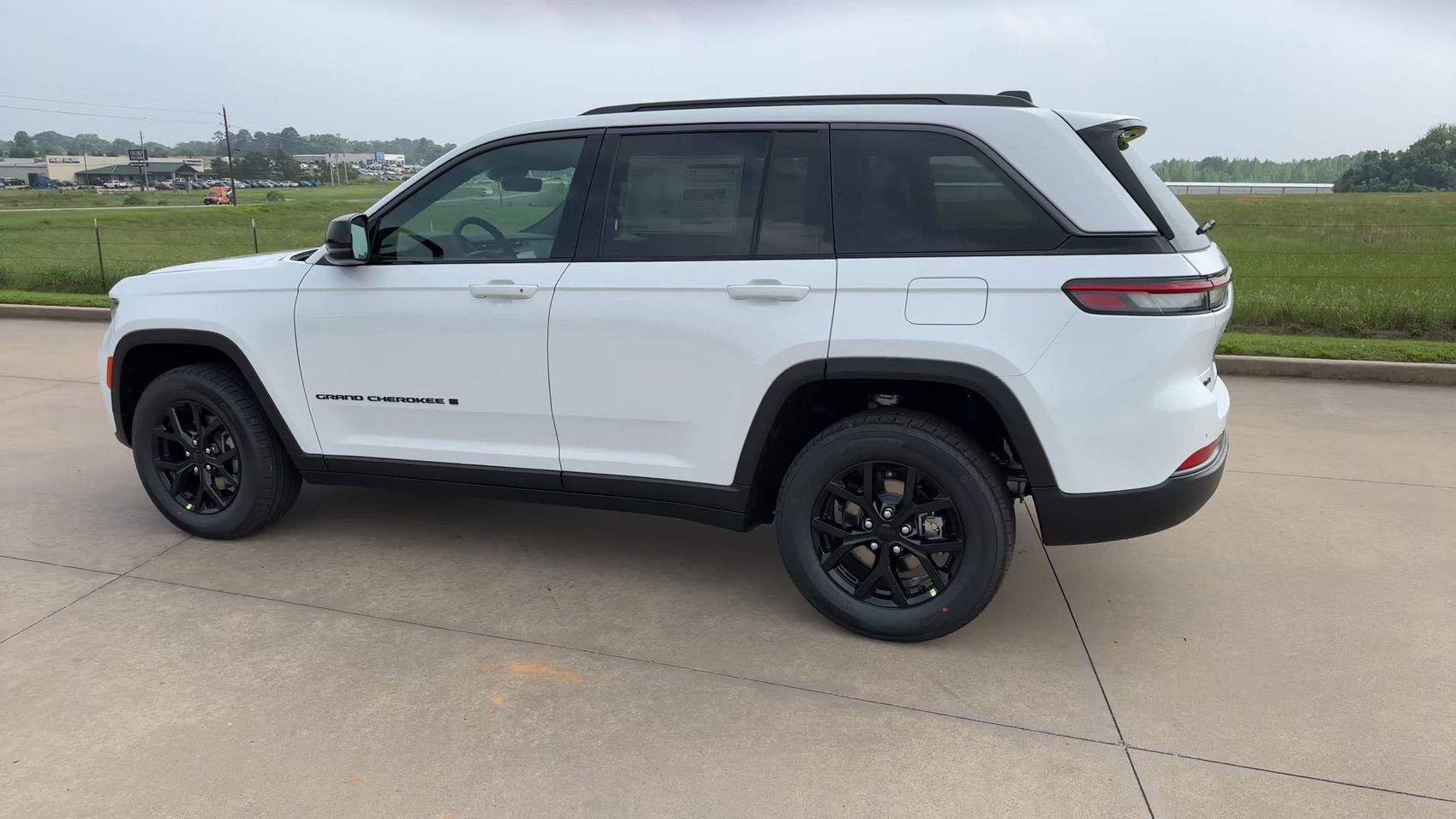 New 2026 Jeep Grand Cherokee Altitude AWD/4WD image 6