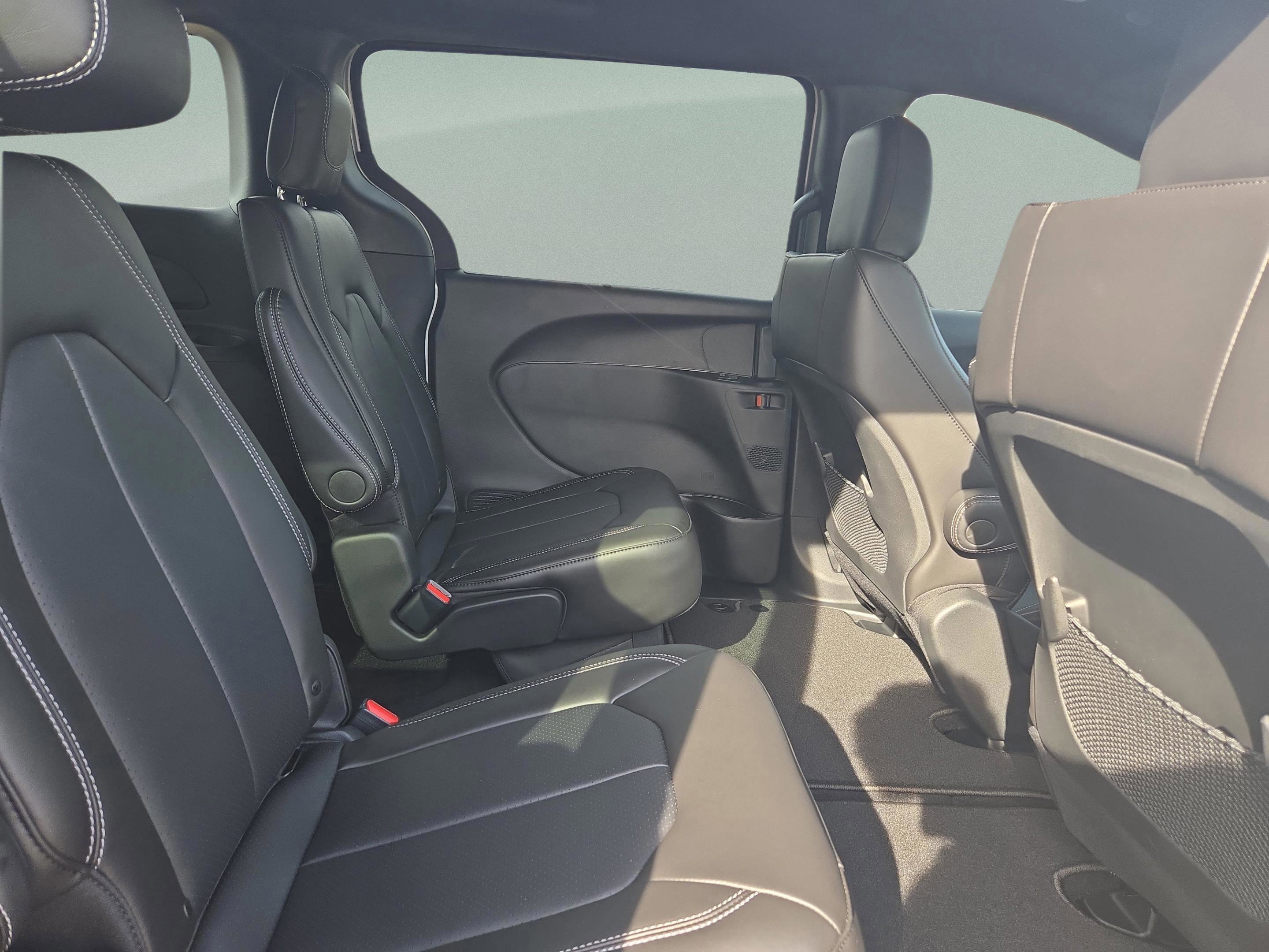 New 2026 Chrysler Voyager LX image 21