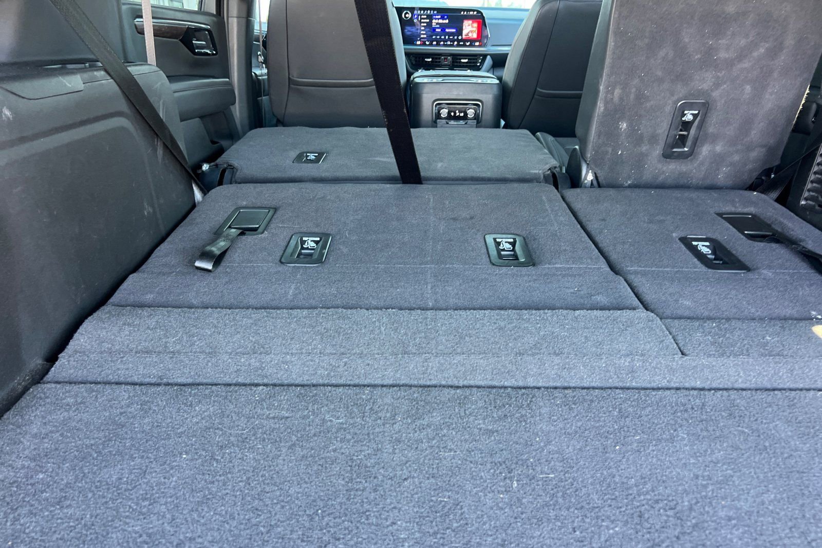 Used 2025 Chevrolet Suburban Z71 AWD/4WD image 18