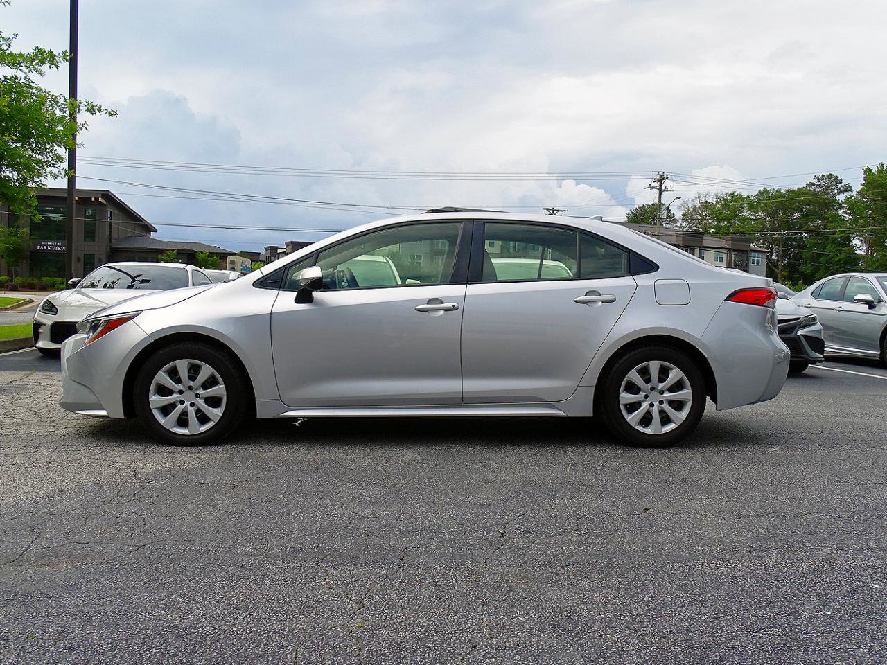 Used 2021 Toyota Corolla LE FWD image 4