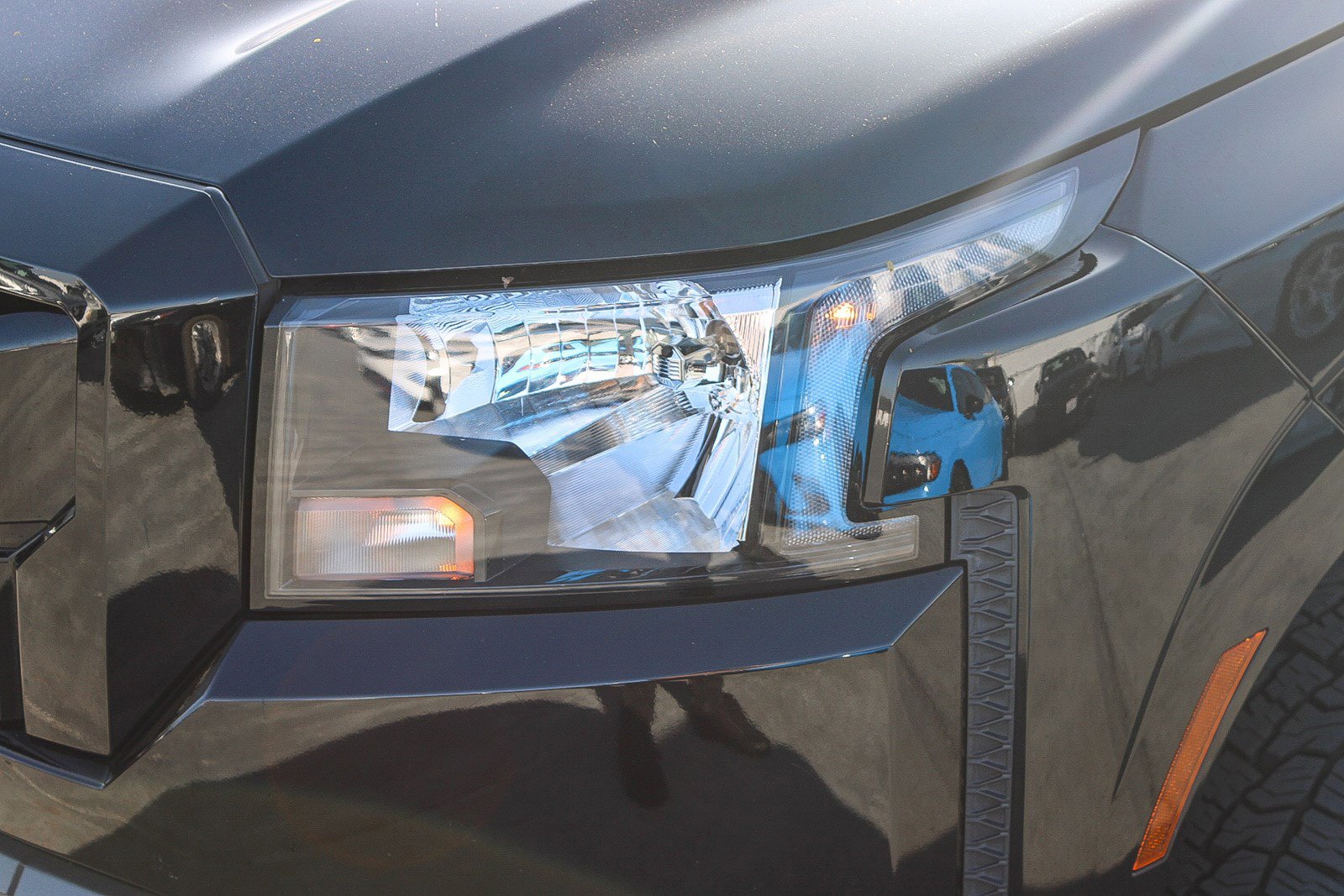 Used 2024 Nissan Frontier SV image 5