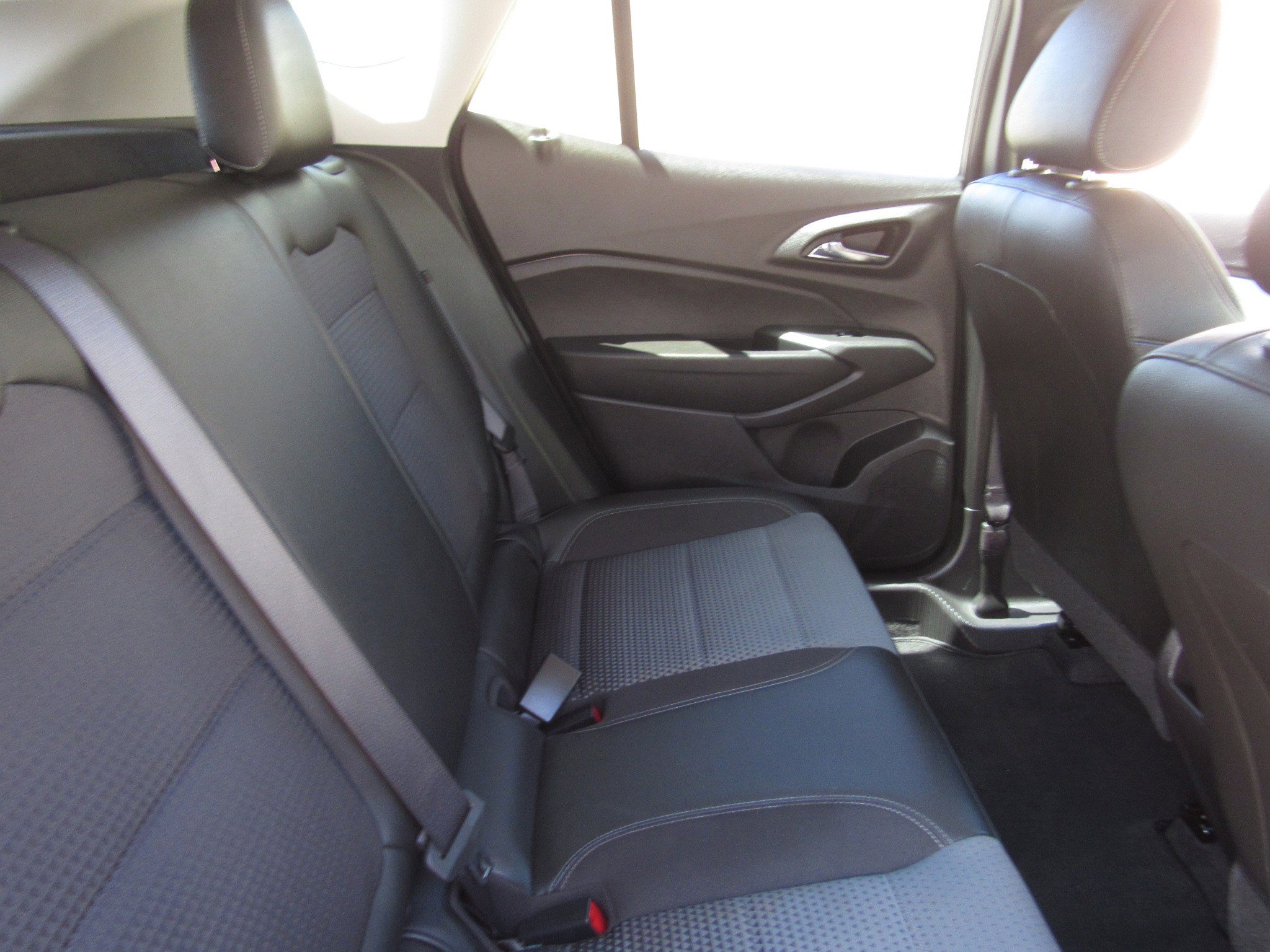 Used 2025 Chevrolet Trax LT w/ LT Convenience Package FWD image 11