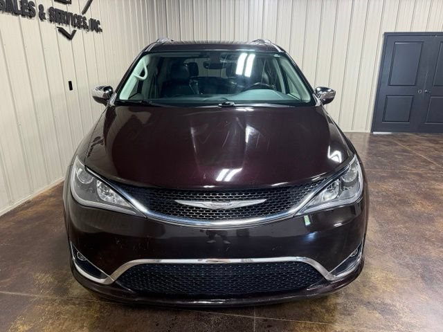 Used 2017 Chrysler Pacifica Limited FWD image 2