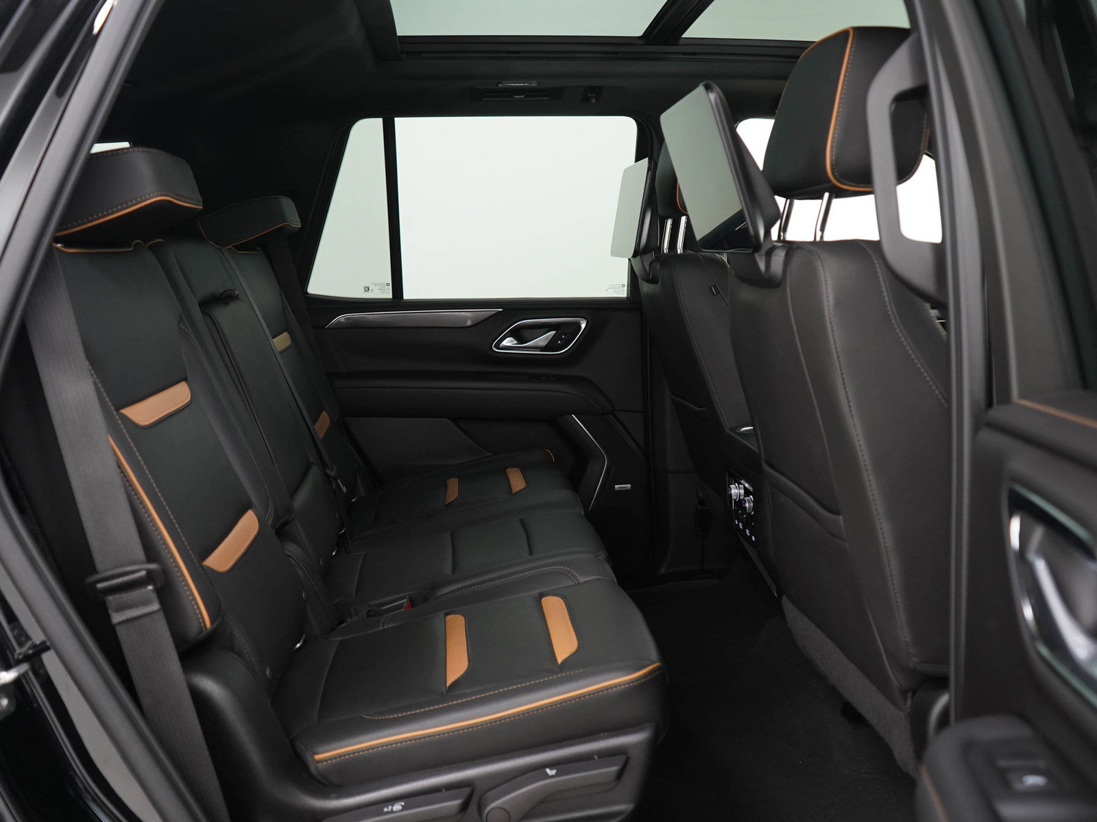 Used 2022 GMC Yukon AT4 w/ AT4 Premium Package AWD/4WD image 14