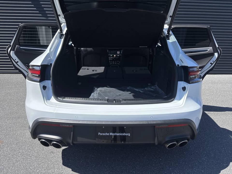 Certified 2025 Porsche Macan S AWD/4WD image 10