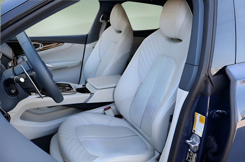 Used 2025 Aston Martin DBX 707 AWD/4WD image 11