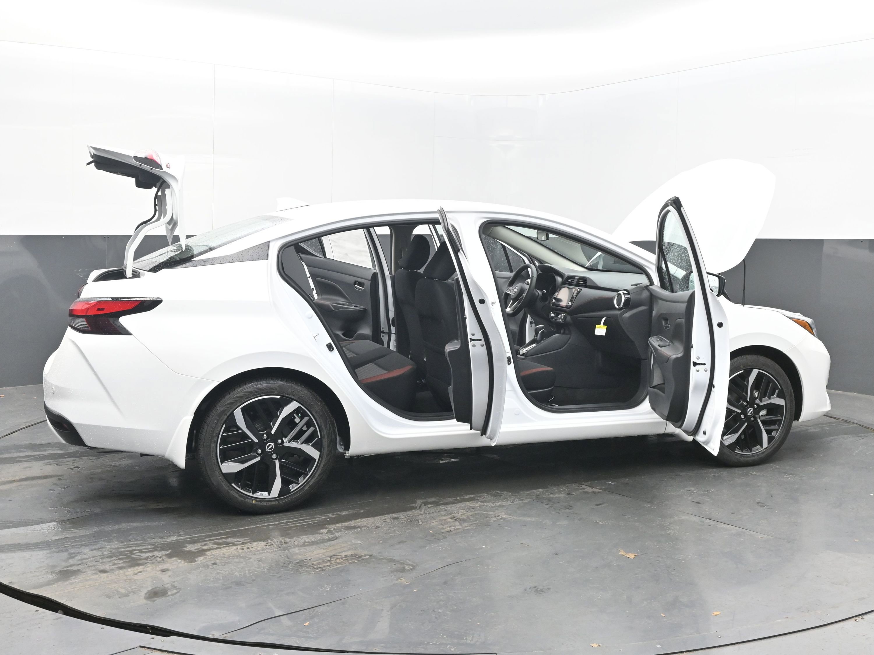 New 2025 Nissan Versa SR image 41