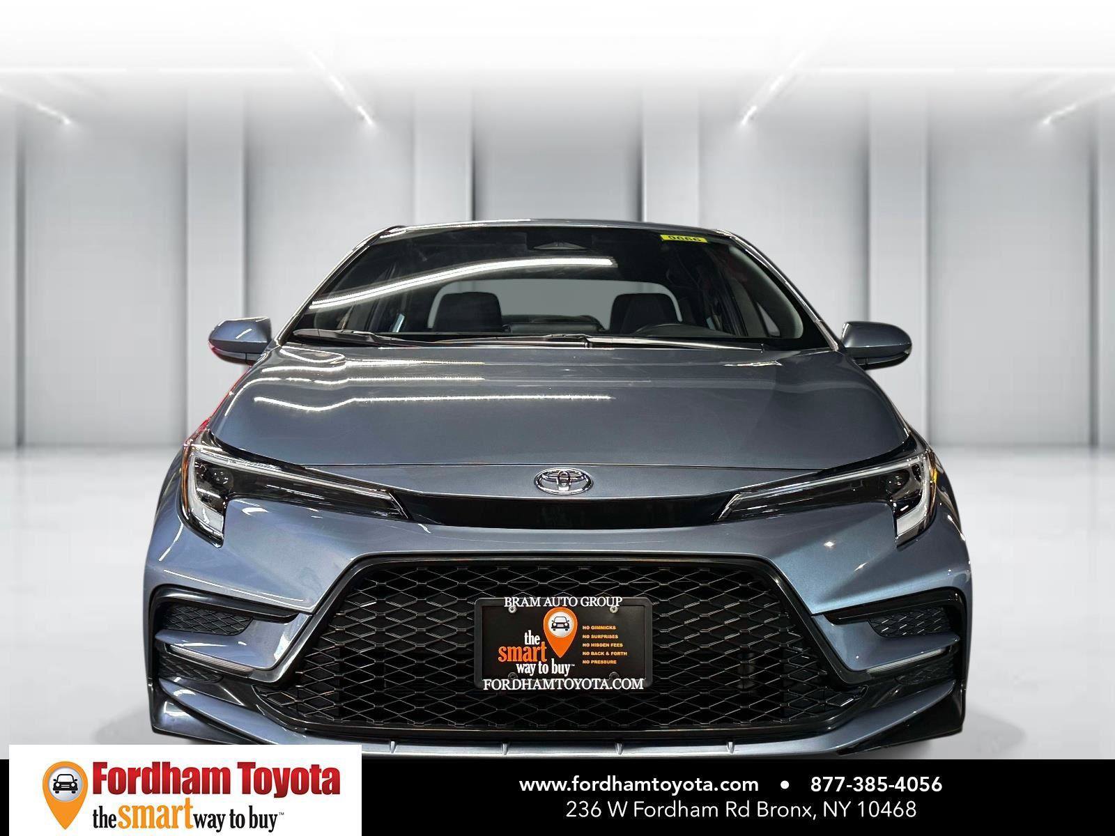 Used 2023 Toyota Corolla SE FWD image 2