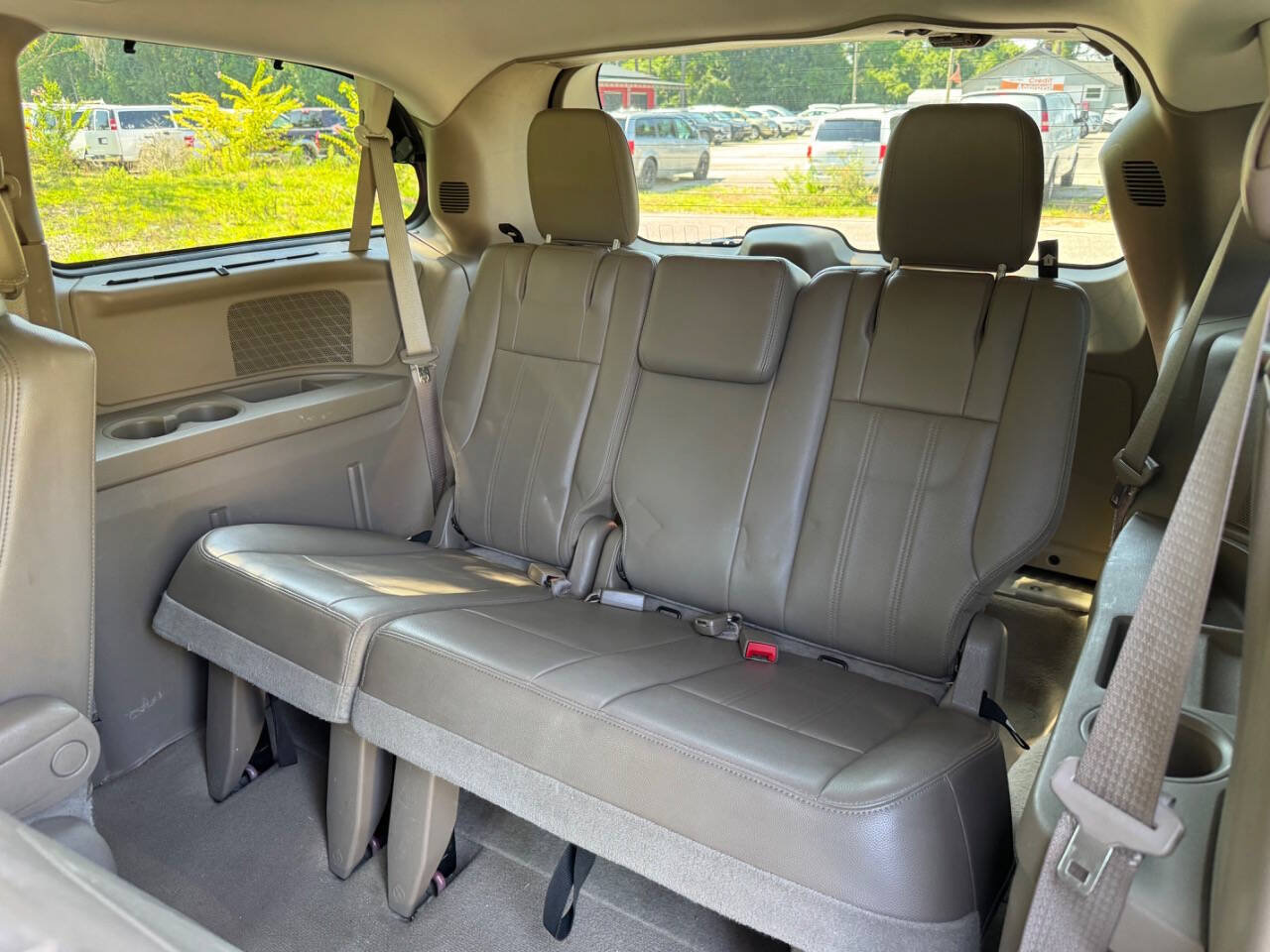 Used 2013 Chrysler Town & Country Touring-L w/ Entertainment Group #2 FWD image 15