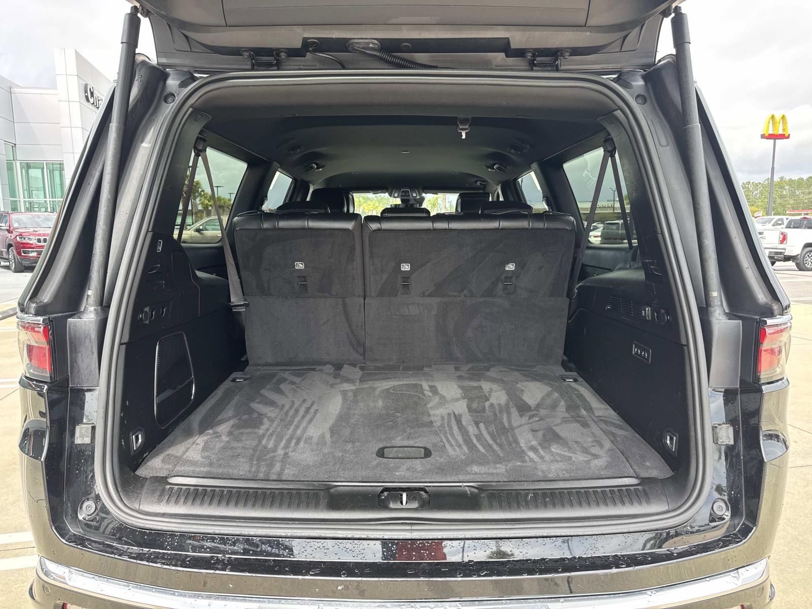 Used 2024 Jeep Wagoneer L Series II image 8