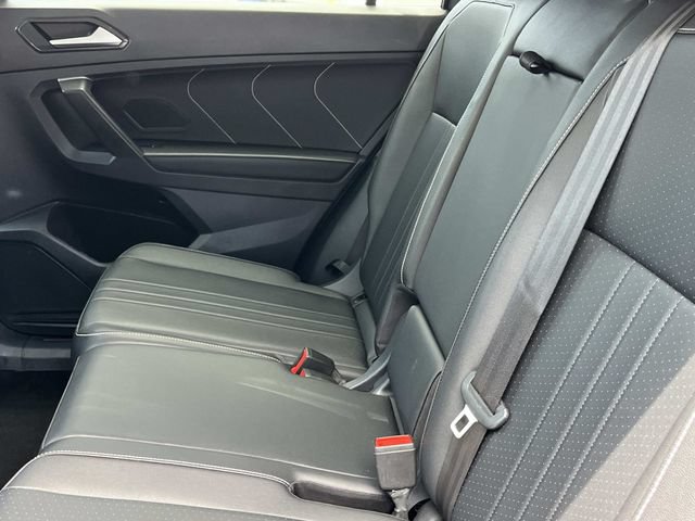 Used 2024 Volkswagen Tiguan SE AWD/4WD image 25
